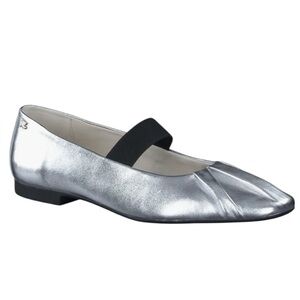 Ballerina flats. Silver Leather. US sizes